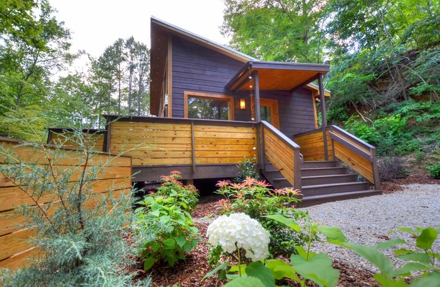 Camryn's Hideaway - Secluded Romantic Hideaway for 2