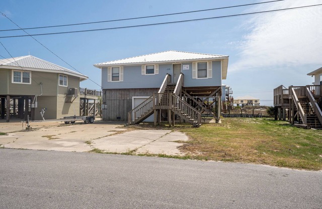 Canal-front, Boat Dock, Sleeps 9 - Anchor Eways