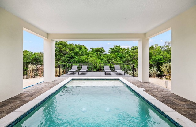 Canalfront! Pool, Dock, Near Anna Maria Island
