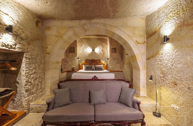 Canyon Cave Hotel