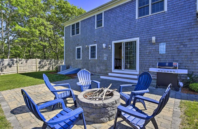 Cape Cod Home with Game Room - 3 Mi From Mayflower!