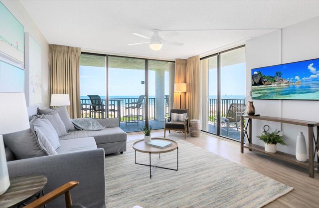 Cape Winds by Happy Palm Stays