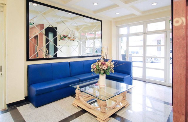 Capital O 175 K-60 Residence