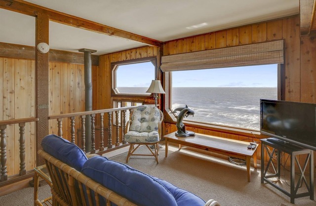 Captain’s Cove – Ocean Views, Hot Tub & Private Beach Access