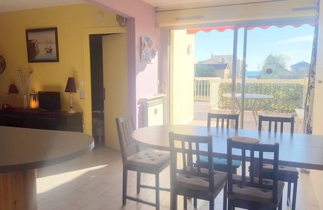 Carnon Centre. Very nice apartment 50 m2 +terrace 25m2, sea and garden view