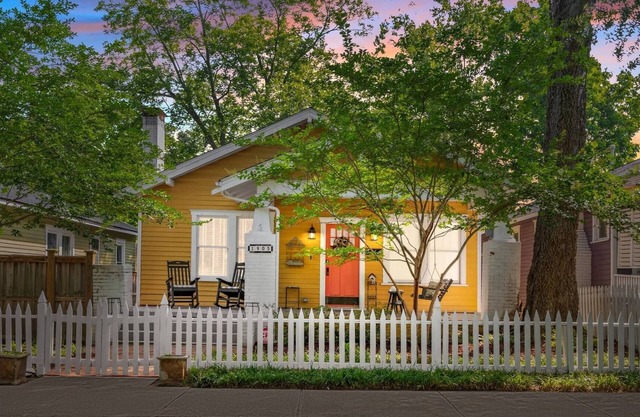 Carolina Cottage at Carolina Pl