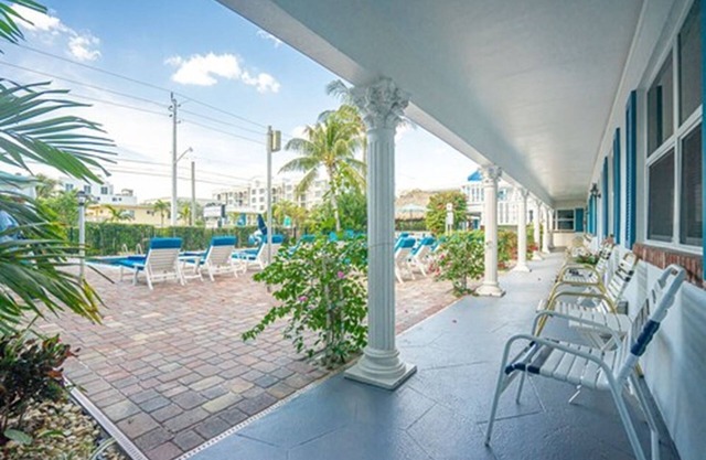 Carriage House Resort Motel
