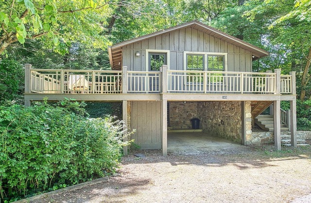 Carruth Cottage studio sleeps 4. Walk to Lake Junaluska Conference Center, lake, rose garden