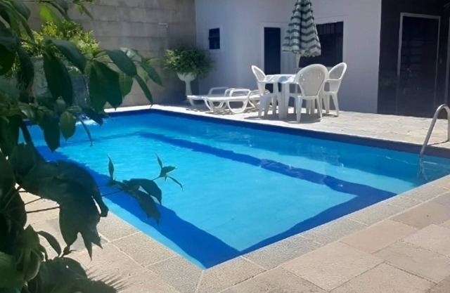 Casa Térrea c/Piscina, 3 Suítes, Acomoda 15 Pessoas e Eventos, P. Grande/forte