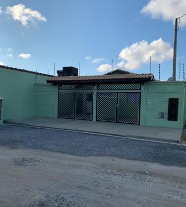 Casa, 1 quadra da praia.