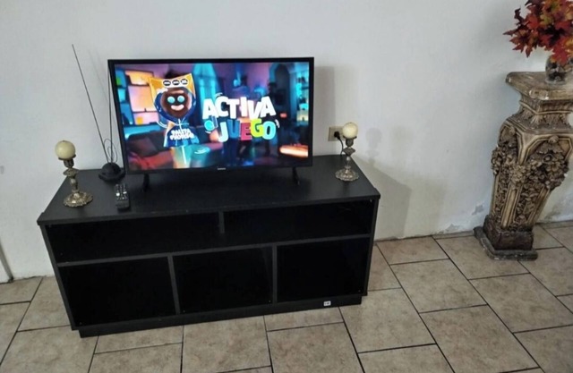 Casa amplia y cómoda para 7 personas, cuna para bebé y cama para mascotas.