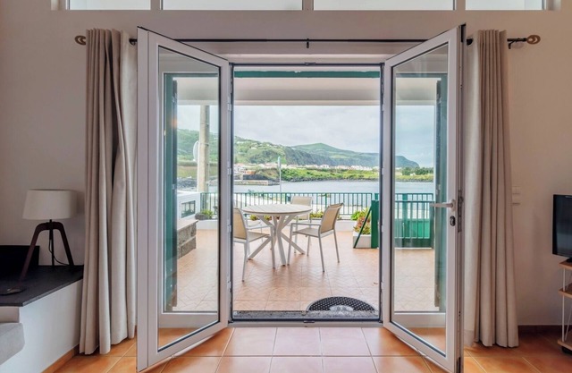 Casa Azalea - Azorean Butler