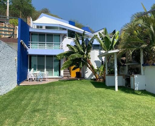 Casa Azul en la orilla del Lago Tequesquitengo