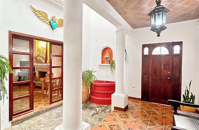 Casa Balam, a relaxing home with stunning volcanic views near Antigua