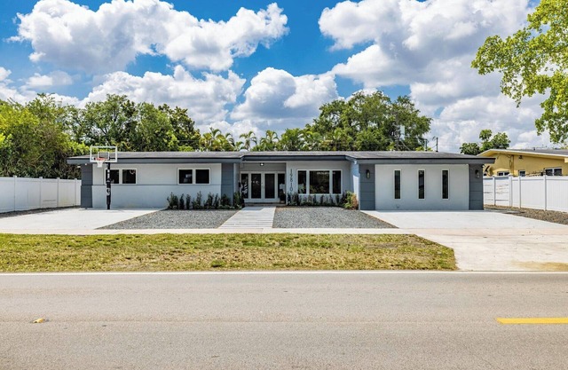 Casa Bella Pool Mini Golf BBQ Nespresso in Aventura