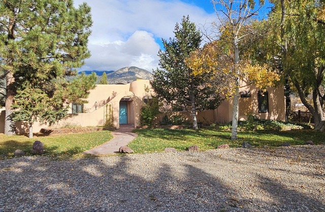 Casa Bella - VIEWS private yard stream gourmet kitchen high speed internet