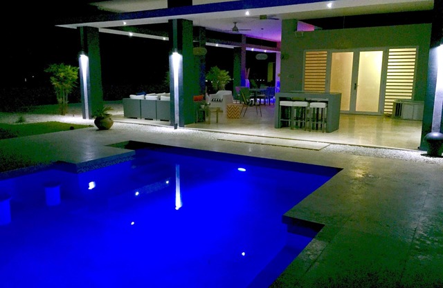 Casa Blü, Beautiful 4 B/R House with pool!
