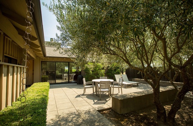 CASA CABERNET- A RARE FIND AMONGST THE VINES IN ST. HELENA, CA. NAPA VALLEY