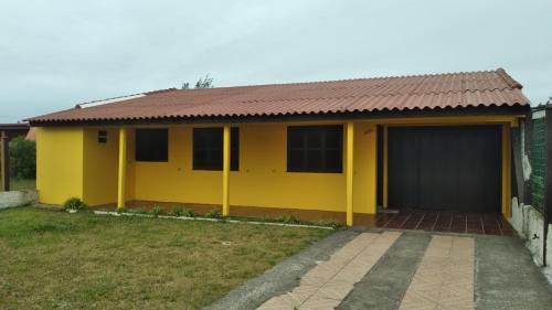 CASA COM 3 QUARTOS, SENDO 1 QUARTO Suite