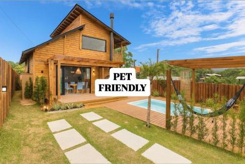 Casa com Banheira, Piscina e Quadra de Areia