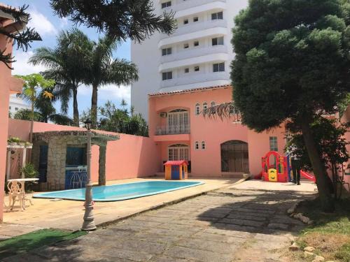 Casa com Piscina em Cabeçudas , 80 metros da Praia