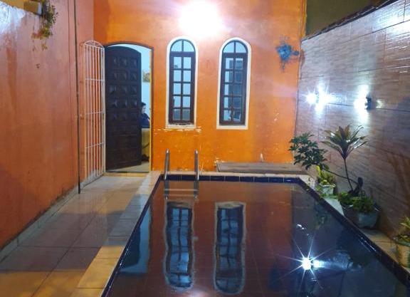 Casa com piscina para temporada em Praia Grande