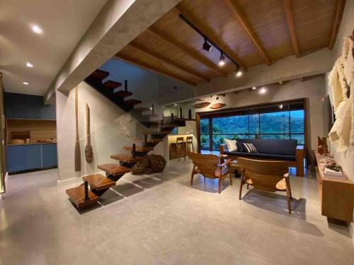 Casa com Piscina, Rede Suspensa e Praia Privativa