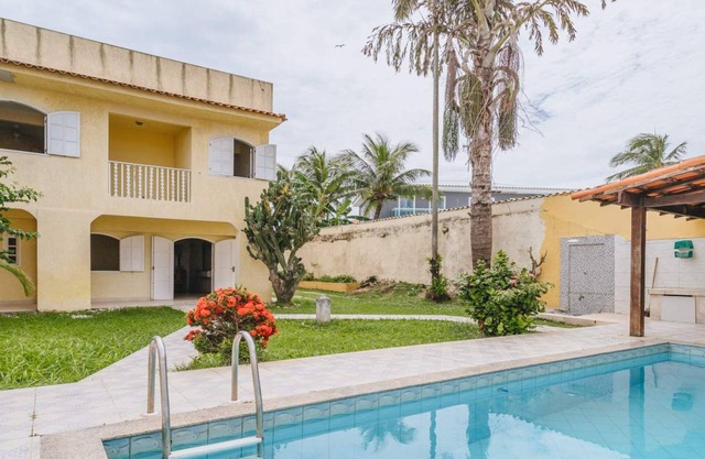 Casa com vista para a Lagoa de Araruama e piscina