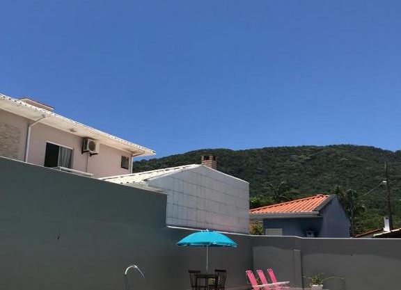 Casa completa com piscina!