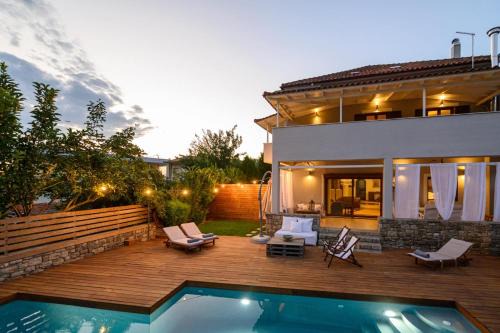 Casa Constantine Spacious Family and Friends Oasis with Pool, 10 Min from Kalamata