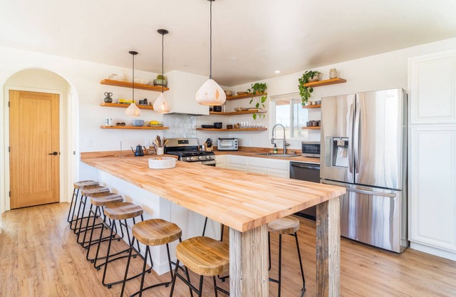 CASA COPAL: Desert escape on 2.5 acres w/hot tub near Joshua Tree National Park