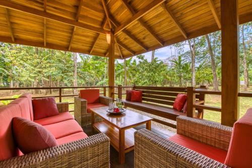 Casa Corazón - A Wave from It All