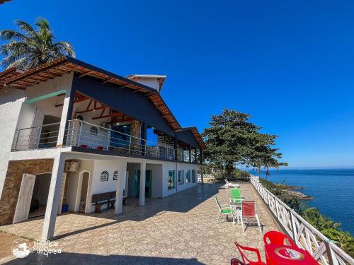 Casa costeira com vista e área gourmet no Borrifos