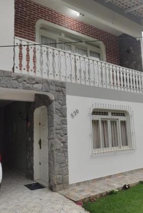 Casa de 2 Pavimentos Inteira com garagem