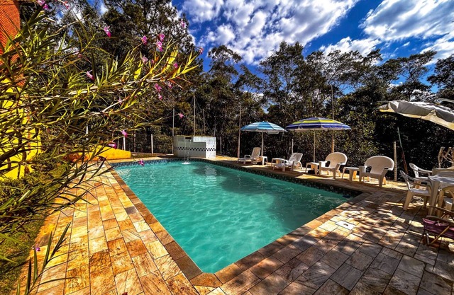 Casa de campo com churrasq e piscina em Emburá/SP