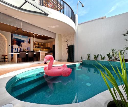 Casa de Jingga - KBP with Aesthetic Pool, Fun for Family & Friends, Near Whoosh High Speed Train