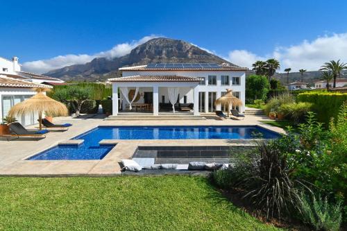 Casa de la Luz by Aguilarent