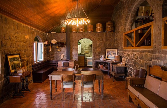 Casa de Pedra Mena Kaho