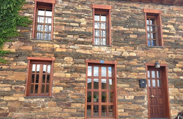Casa de piedra en Muga de Alba