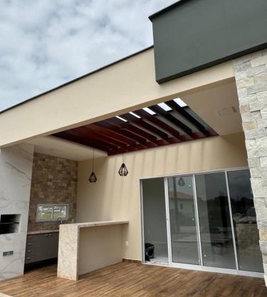 Casa de praia nova e moderna em condomínio em Lucena-PB