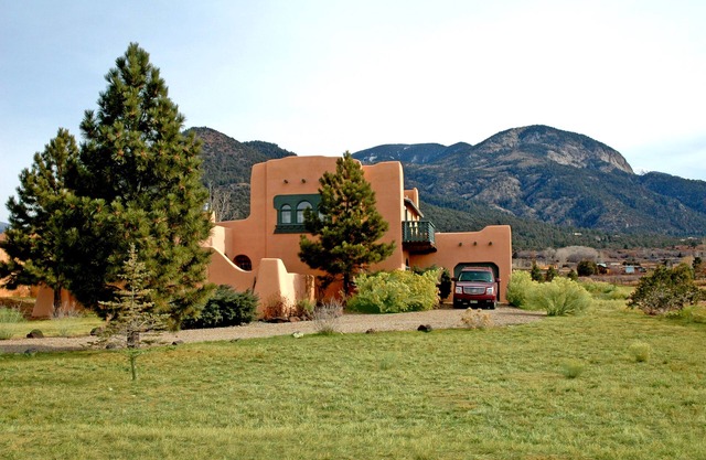 Casa del Lujo Open Floor Plan Great Mountain Views pool tennis Hot Tub wi-fi