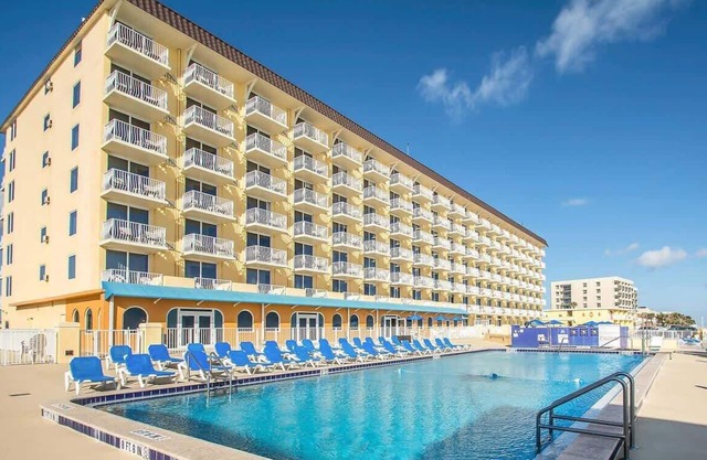 Casa Del Mar Beach Resort- studio streetside