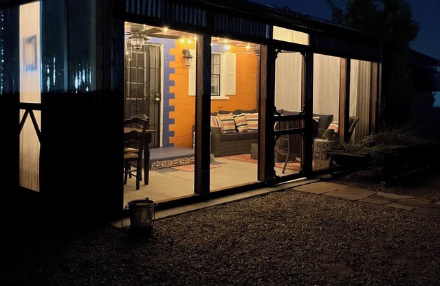 Casa Del Sol blocks from Downtown, 2 bedrooms, 2 king beds, full hookups for RV.