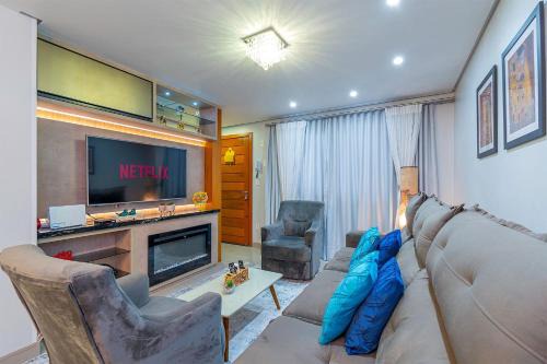 Casa em condomínio até 8 p e 2 vagas