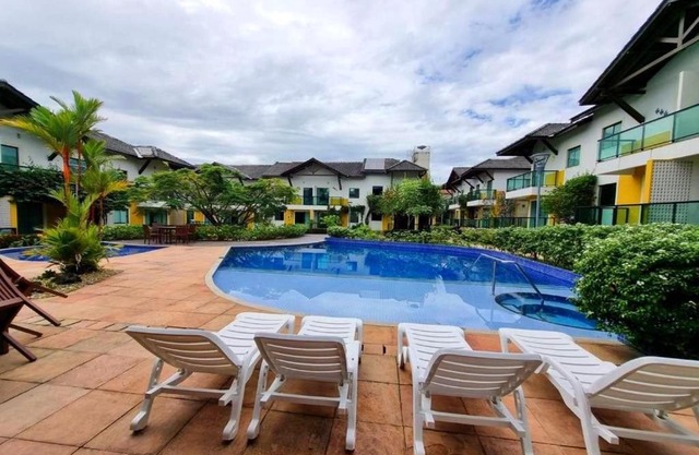 Casa em Condomínio Fechado com Sauna e Piscina