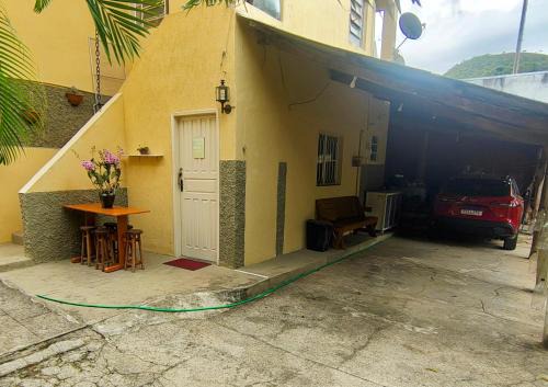 Casa em frente a praça principal