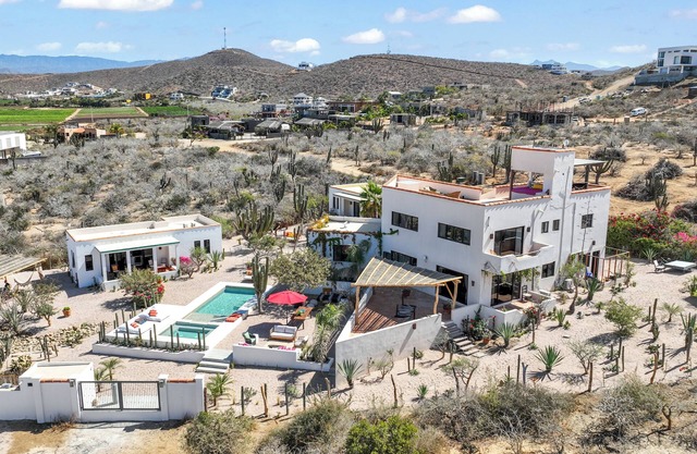 Casa Kafka: Large 3-building, 7-bedroom compound in relaxing El Pescadero!