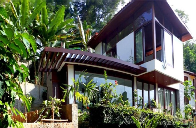 Casa moderna perto do mar