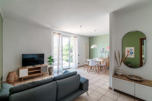 Casa Olivo by Quokka 360 - flat with sun terrace in Cernobbio