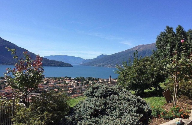 Casa Osmanto L: A cozy and welcoming apartment situated at a short distance from the shores of Lake Como, with Free WI-FI.